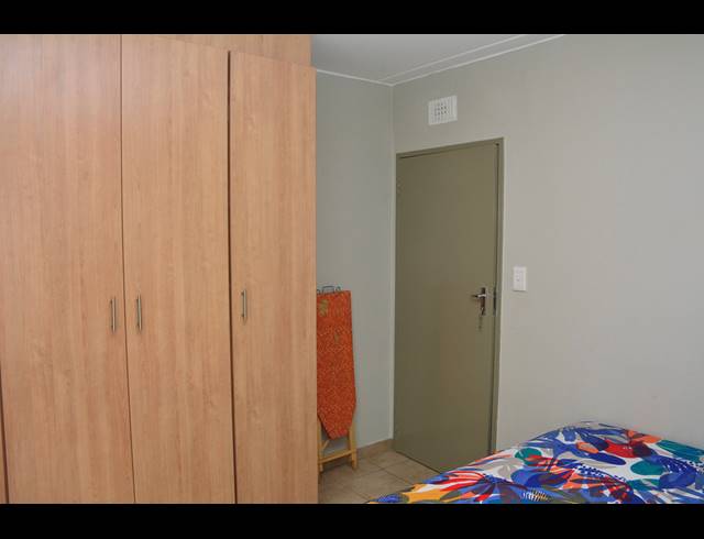 2 BEDROOM APARTMENT FOR SALE IN OLIFANTSVLEI